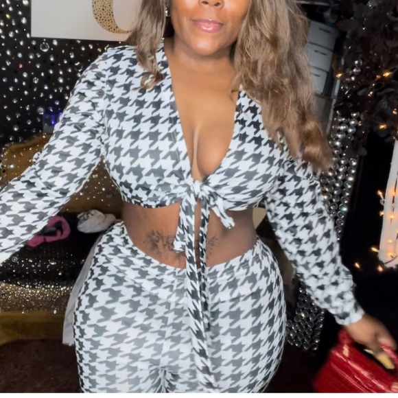 Houndstooth two piece fall set ! Stretchy! Only worn to get a review - Picture 3 of 4
